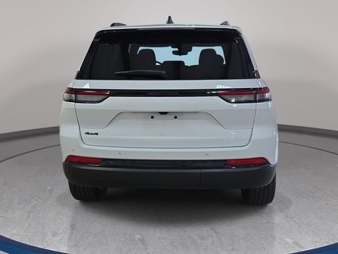 Used 2023 Jeep Grand Cherokee Altitude AWD/4WD image 7