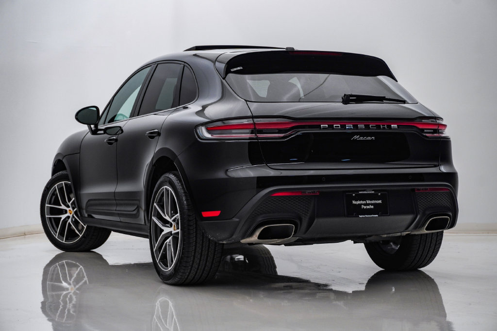 Certified 2026 Porsche Macan AWD/4WD image 3