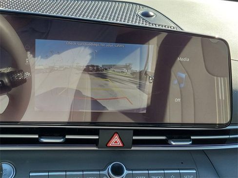 Used 2024 Hyundai Elantra SEL w/ Convenience Package image 10