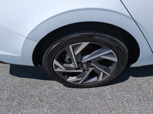 Used 2025 Hyundai Elantra Sport FWD image 9