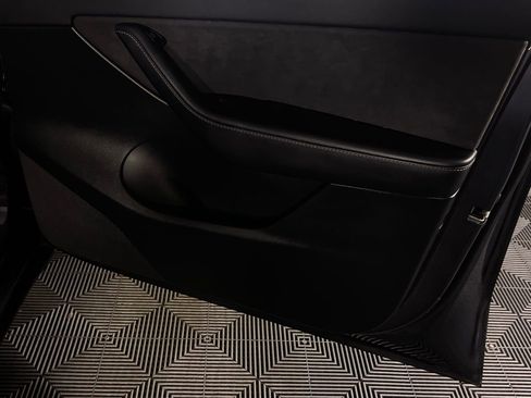 Used 2022 Tesla Model Y Performance image 31