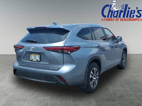 Used 2023 Toyota Highlander XLE AWD/4WD image 4