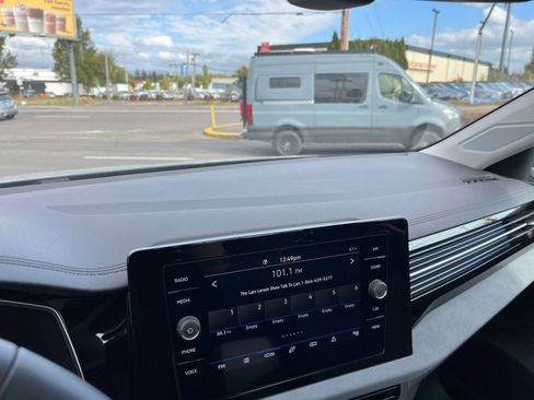 Used 2025 Volkswagen Jetta SE image 18