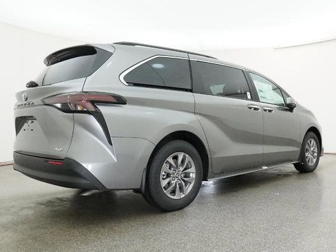 New 2026 Toyota Sienna XLE FWD image 28