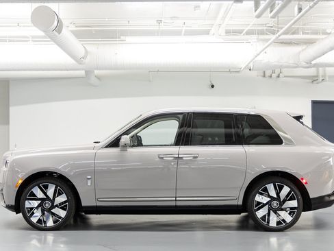 New 2026 Rolls-Royce Cullinan AWD/4WD image 3