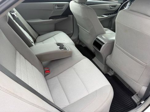 Used 2017 Toyota Camry LE FWD image 8