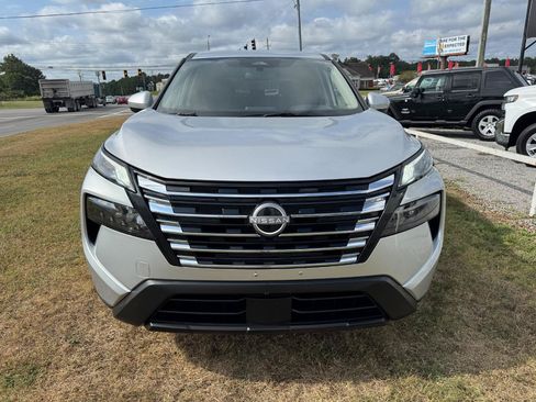 Used 2025 Nissan Rogue SV AWD/4WD image 6