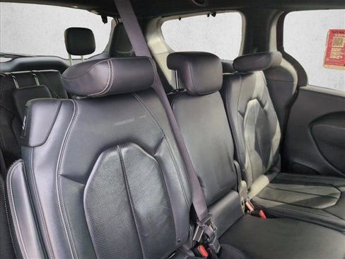 Used 2019 Chrysler Pacifica Touring-L Plus w/ Advanced Safetytec Group image 20