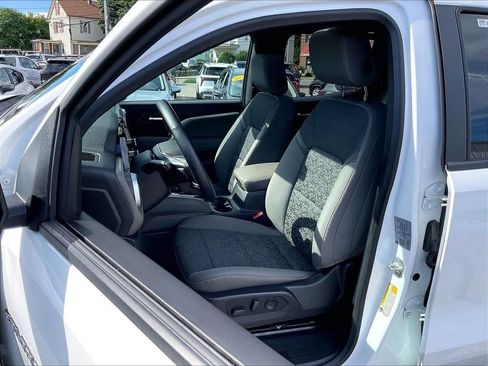 Used 2024 Chevrolet Colorado ZR2 w/ Technology Package AWD/4WD image 10