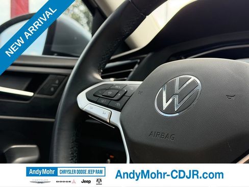 Used 2023 Volkswagen Jetta SE w/ Panoramic Sunroof Package FWD image 16