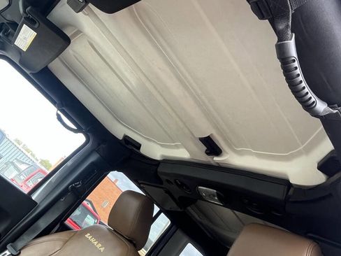 Used 2015 Jeep Wrangler Unlimited Sahara w/ Dual Top Group AWD/4WD image 19