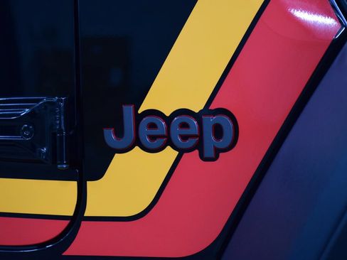 Used 2025 Jeep Gladiator Rubicon AWD/4WD image 15