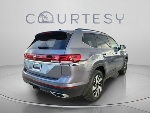 Used 2025 Volkswagen Atlas SE FWD image 3