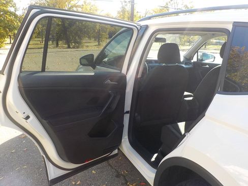 Used 2021 Volkswagen Tiguan S image 11