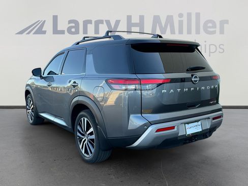 Used 2024 Nissan Pathfinder Platinum FWD image 3