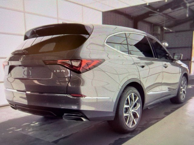 Used 2024 Acura MDX w/ Technology Package FWD image 3