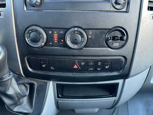 Used 2016 Freightliner Sprinter 2500 image 31