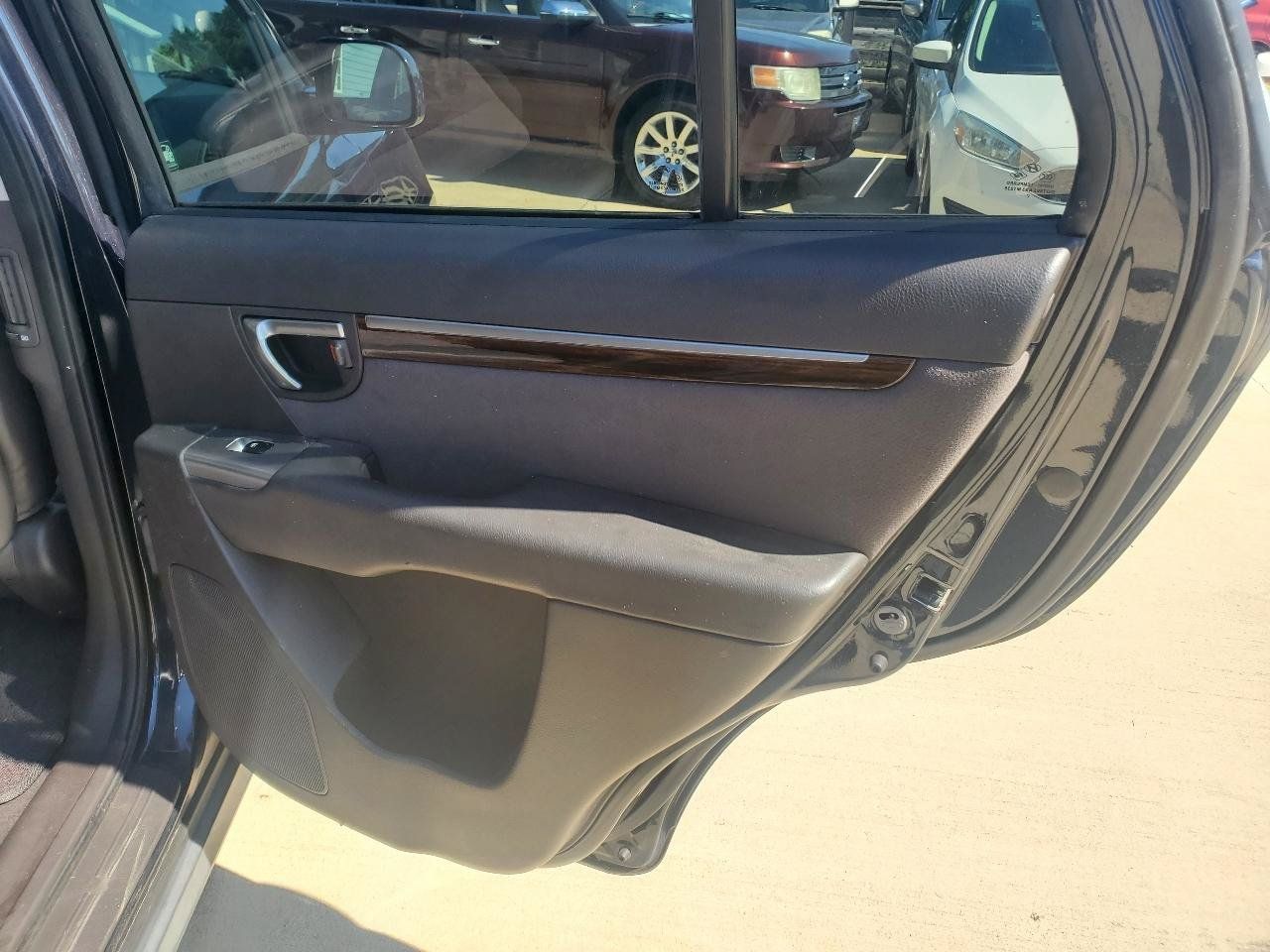 Used 2011 Hyundai Santa Fe SE FWD image 8