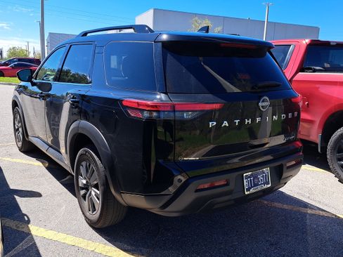 Used 2024 Nissan Pathfinder SV AWD/4WD image 6