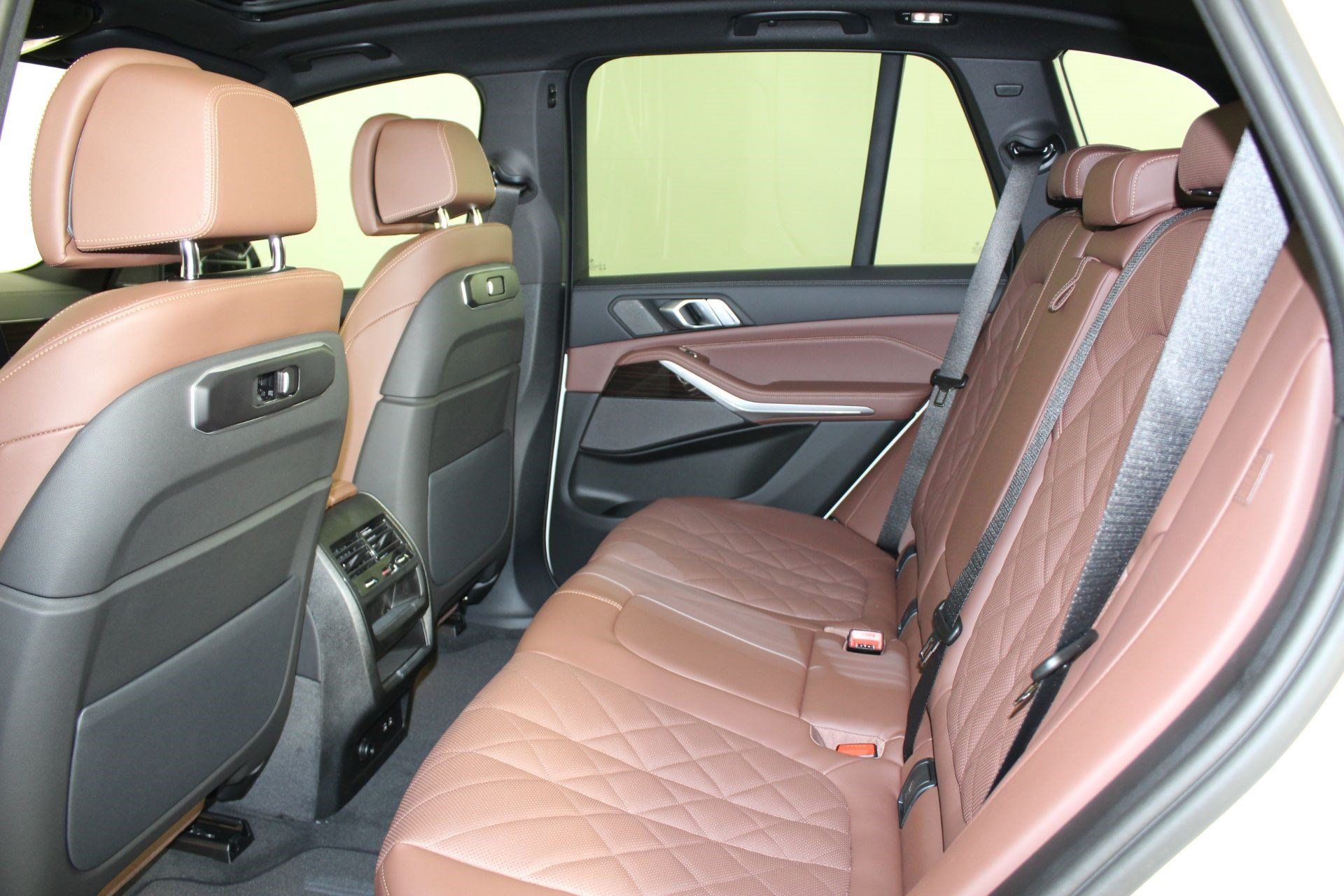 Used 2026 BMW X5 xDrive40i w/ M Sport Package AWD/4WD image 23