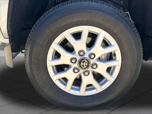Used 2025 Toyota Tacoma SR5 AWD/4WD image 11