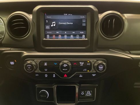 Certified 2022 Jeep Wrangler Sport AWD/4WD image 15