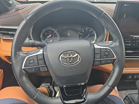 Used 2021 Toyota Highlander Platinum AWD/4WD image 15