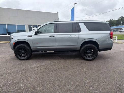 Used 2024 GMC Yukon XL AT4 w/ AT4 Premium Package AWD/4WD image 4