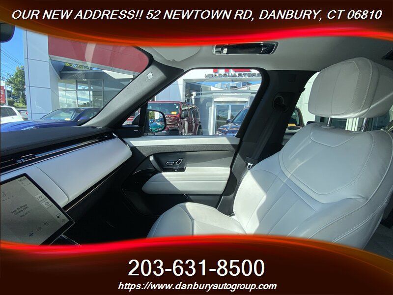 Used 2024 Land Rover Range Rover Sport SE AWD/4WD image 19