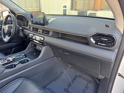 Used 2023 Honda Pilot Elite image 14