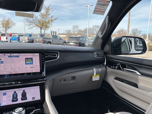 New 2026 Jeep Grand Wagoneer Summit AWD/4WD image 58