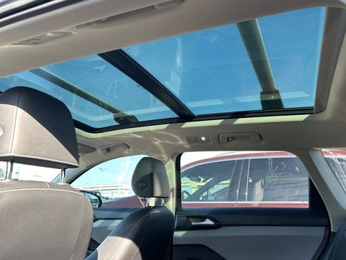 Used 2022 Volkswagen Taos SE image 43