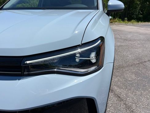 New 2026 Volkswagen Taos SE FWD image 9