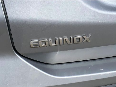 Used 2024 Chevrolet Equinox LT FWD image 32