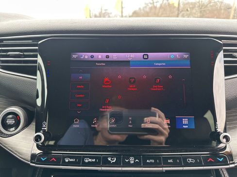 Used 2024 Jeep Wagoneer Series III image 46