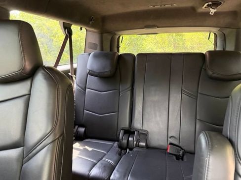 Used 2017 Cadillac Escalade ESV Platinum AWD/4WD image 30