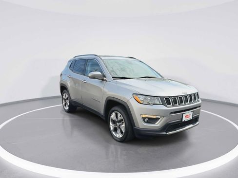 Used 2019 Jeep Compass Limited AWD/4WD image 2