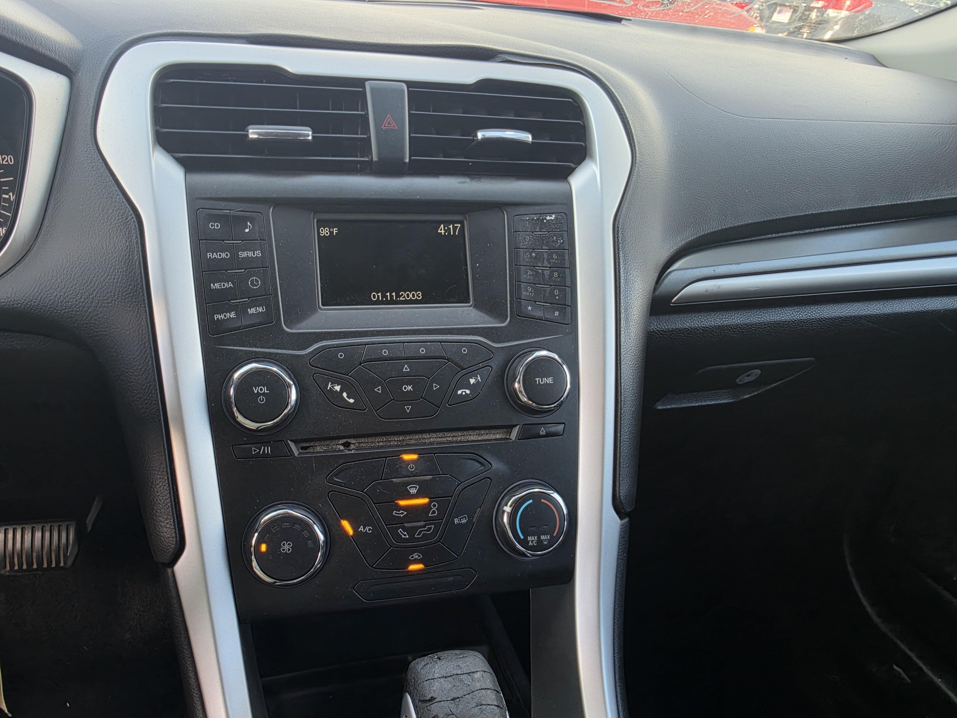 Used 2015 Ford Fusion SE FWD image 16