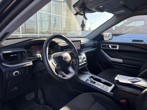 Used 2022 Ford Explorer XLT image 10