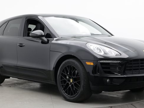 Used 2018 Porsche Macan AWD/4WD image 3