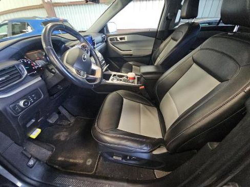 Used 2022 Ford Explorer XLT w/ Equipment Group 202A AWD/4WD image 2