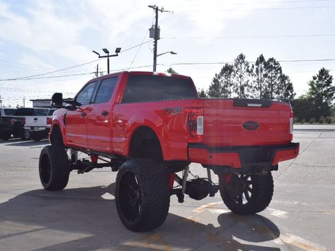 Used 2017 Ford F250 XLT w/ XLT Premium Package image 5