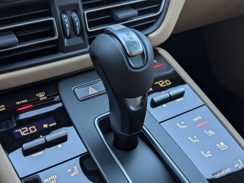 New 2026 Porsche Macan image 20