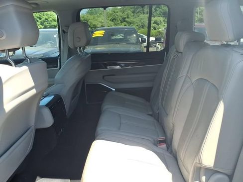 Certified 2023 Jeep Wagoneer 4WD w/ Premium Group I image 17