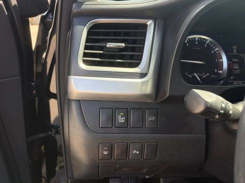 Used 2016 Toyota Highlander Limited FWD image 5