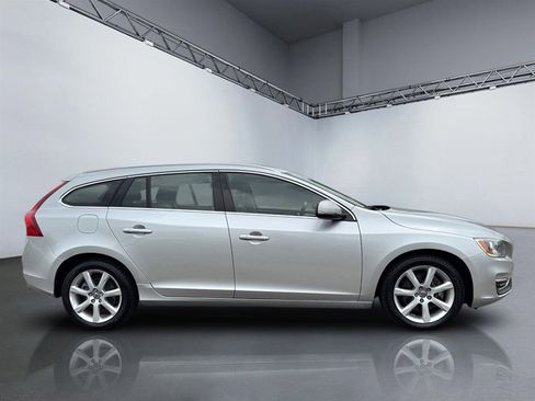 Used 2016 Volvo V60 T5 Premier AWD/4WD image 3