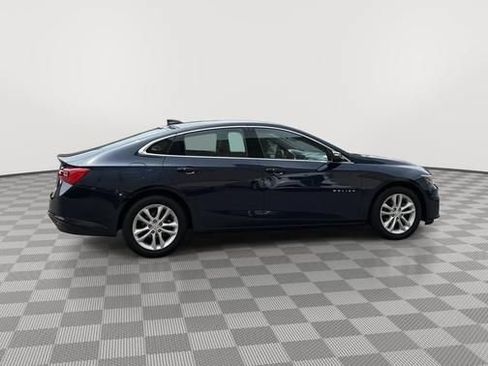 Used 2017 Chevrolet Malibu LT w/ Leather Package FWD image 2
