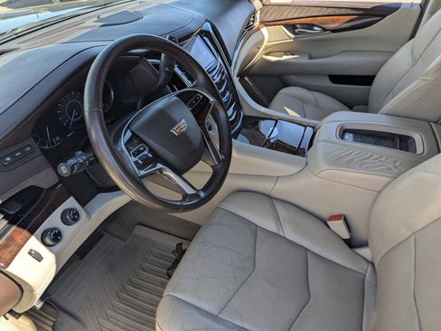 Used 2016 Cadillac Escalade Luxury image 22