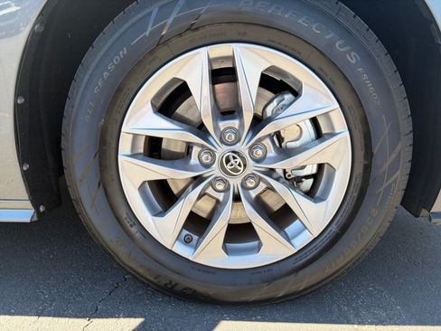 Used 2025 Toyota Sienna XLE FWD image 29