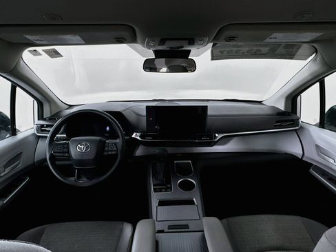 Certified 2025 Toyota Sienna LE FWD image 23